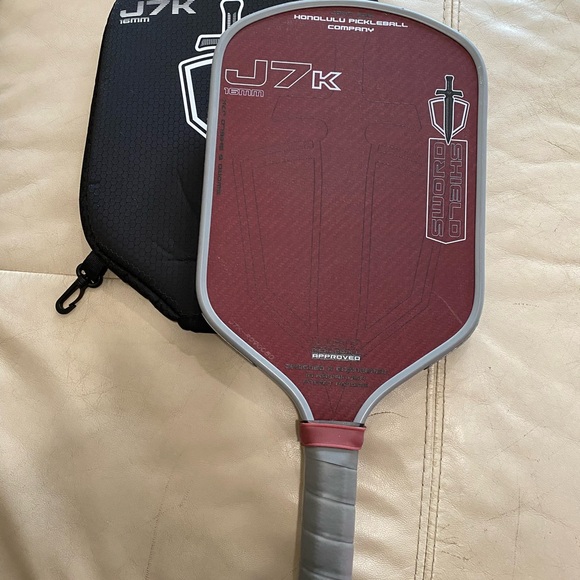 J7K Pickleball Paddle with Case - Picture 2 of 3